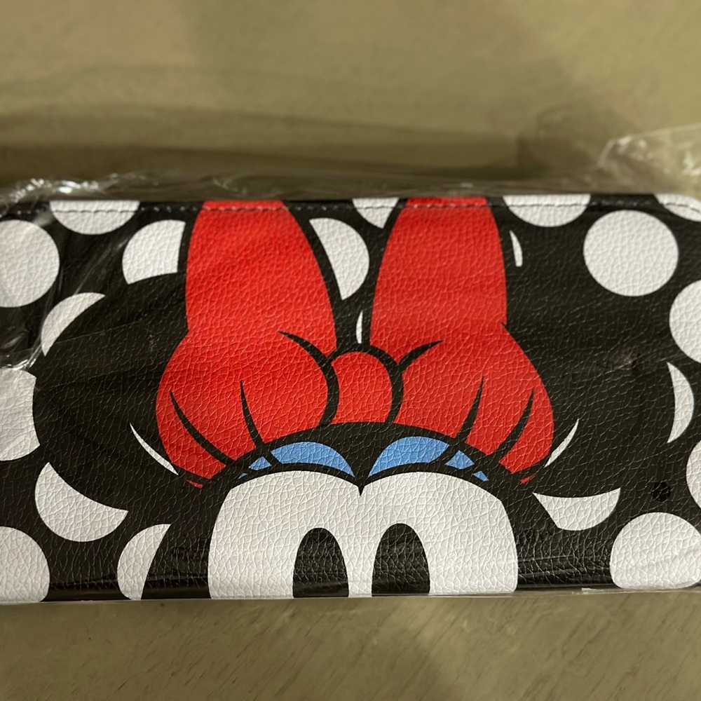*NWT* Disney Black and White Polka Dot Minnie Mouse Wallet